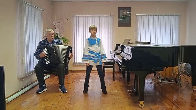 Казачья песня " Вы послушайте ребята" Максим Чигринев аккомпаниатор Юрий Шмелев смотреть онлайн