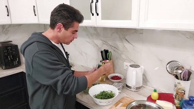 Готовлю Тёплый Салат из Куриной печени и Спагетти с Соусом и Сыром из Духовки.