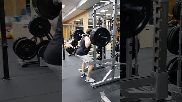 Гресь Игорь, приседания 120 кг на 20 повторений. смотреть онлайн