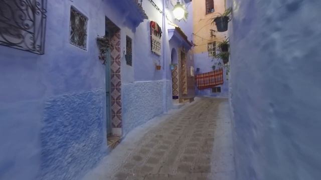САМЫЙ ГОЛУБОЙ ГОРОД - ШЕФШАУЭН / гульбища в бывшем закрытом городе Марокко смотреть онлайн