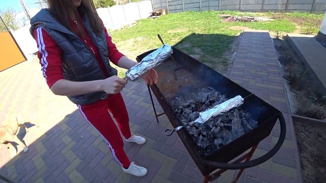 ШАШЛЫК из САЛА и КАРТОШКИ на МАНГАЛЕ. ЖАРИМ САЛО на КОСТРЕ смотреть онлайн