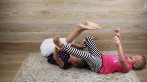 Йога Челлендж На Двоих - Развлекаюсь С Подружкой | Hello Katty