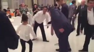 Лезгинка в исполнении маленькой девочки