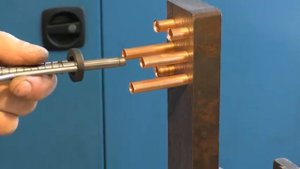 Отрезатель выступающих концов труб (медная труба 9,52х0,32).