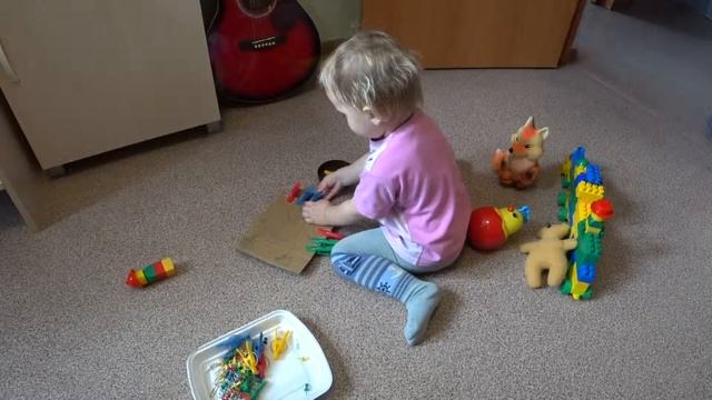 Прищепки - игра для развития мелкой моторики ребенка смотреть онлайн