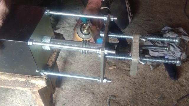 Ремонт шаровых BMW E34 по технологии SJR оборудование КШ3. смотреть онлайн