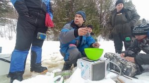 Что не поделили рыбаки в 23 февраля? Очередные разборки на льду! Кубок города Луза 2022г.