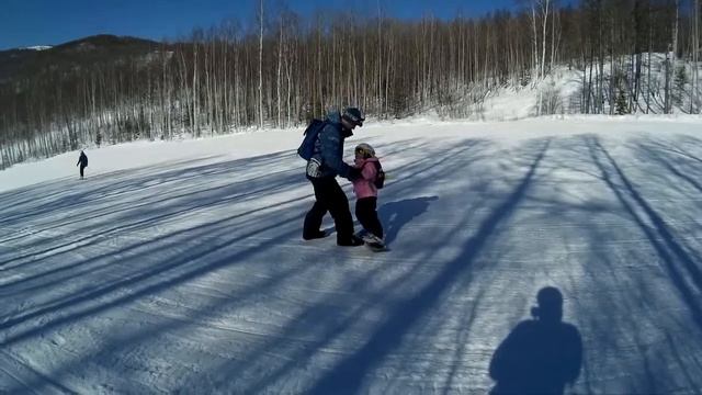Часть 7. Учим ребёнка кататься на сноуборде. Повороты с переносом веса.