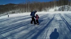 Часть 7. Учим ребёнка кататься на сноуборде. Повороты с переносом веса.