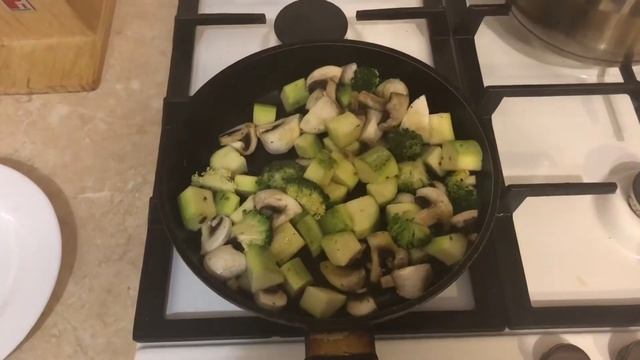 Вегетарианская паста со сливочным соусом смотреть онлайн