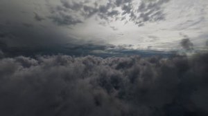 Полёт над Серыми Облаками. Бесплатный Видео Футаж. Бесконечный Бесшовный цикл