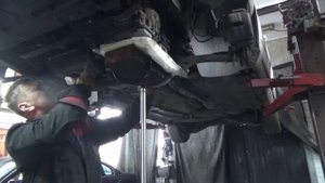 Volkswagen Passat B6 СНЯТИЕ АКПП И ЗАМЕНА САЛЬНИКА КОЛЕНВАЛА
