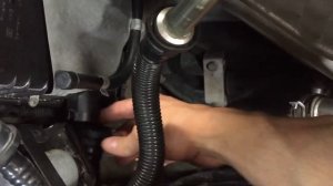 Замена воздушного фильтра Volkswagen Touareg 2005 3.2L V6
