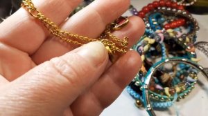 Бижутерный лом с барахолки. Часть 3. Браслеты. Шоксенсация! Золото!!!