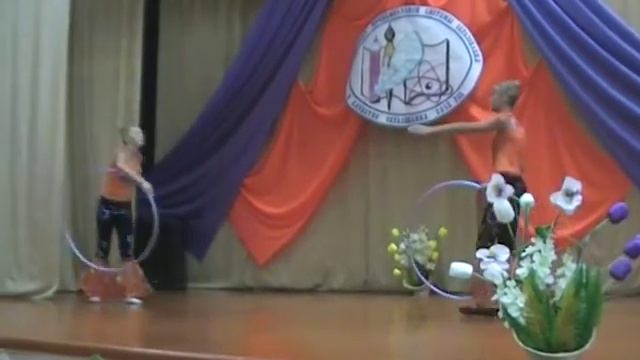 Гимнастический танец с обручами. смотреть онлайн