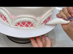 ИМЕНИННИЦА ЛЮБОВАЛАСЬ РОЗАМИ УКРАШЕНИЕ ТОРТА БЕЛКОВЫМ ЗАВАРНЫМ КРЕМОМ