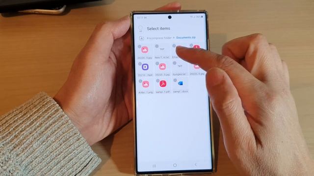 Galaxy S22/S22+/Ultra: How to Uncompress or Extract Files From A ZIP File смотреть онлайн