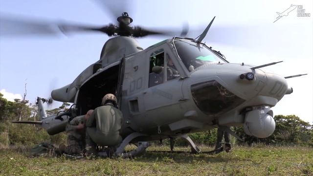 US Amphibious Vehicle Parks Inside Gigantic Ship In Middle of the Sea смотреть онлайн