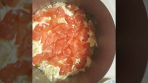 Салат с грейпфрутом и крабовыми палочками.