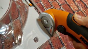 Cordless Cardboard Cutter Demonstration - Worx ZipSnip