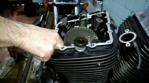 Ремонт двигателя Suzuki Intruder 1500LC. Часть 12. Установка крышек головок цилиндров.
