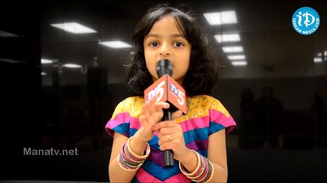 4 Yr Old Baby Hansa Sings Telugu Poems смотреть онлайн