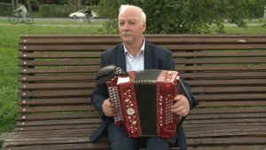 Николай Зубрилин исполняет плясовую "Барыню" на Тульской гармони.
