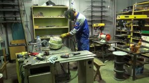 Завариваю бензобак, в котором ещё несколько минут назад был бензин.