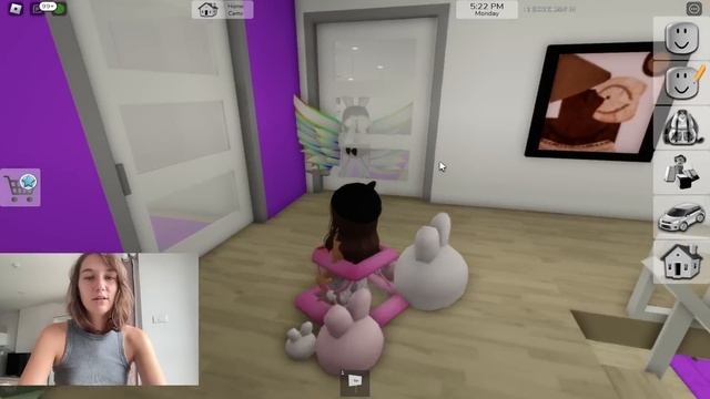 НАШЛА МАМУ в Брукхейвен РП Роблокс! Ищу маму в Brookhaven RP Roblox (стала ребенком)