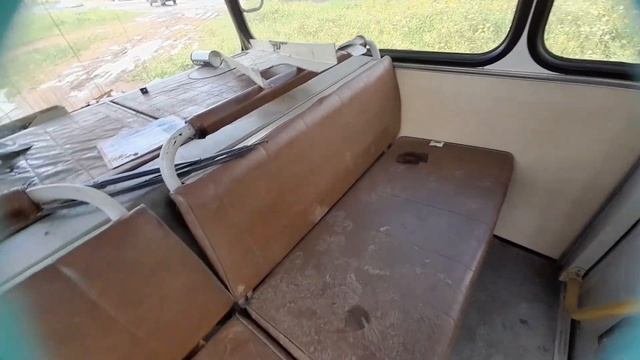 Нашли заброшенный автобус с востом.