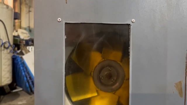 Винтовой электрический компрессор Atlas Copco б/у GX5.5FF на ресивере с осушителем смотреть онлайн