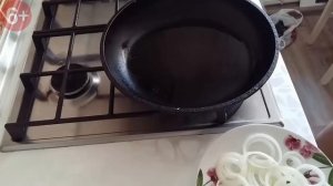 Как готовить луковые колечки в кляре рецепт. Закуска к пиву. Как приготовить луковые кольца.