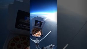 Sariq bola pizza Kosmosga chiqdi record 2022