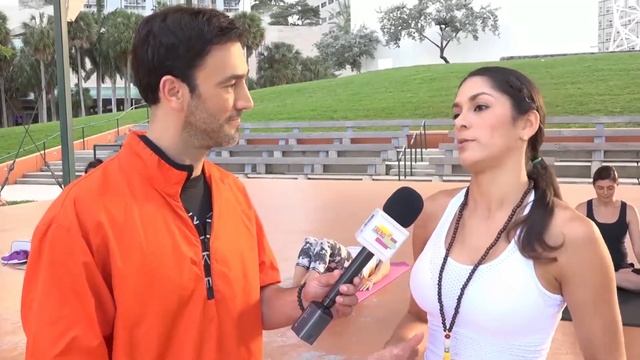 Yoga al aire libre en Miami смотреть онлайн
