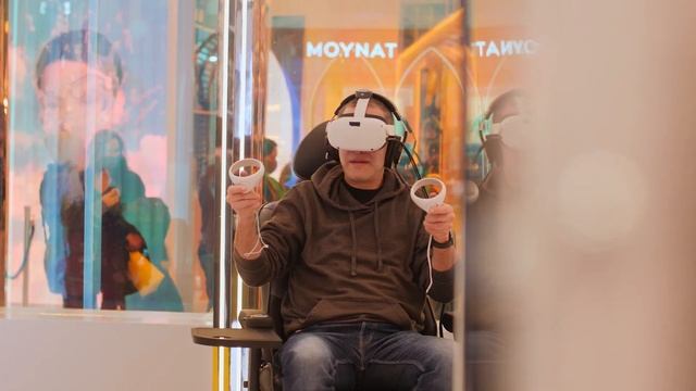 The Roto VR Chair As Seen At Selfridges On Oxford Street! смотреть онлайн