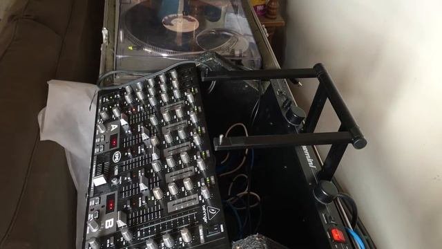 Behringer VMX1000USB Professional Mixer Unboxing, Setup And Features