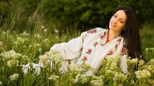 История украинской вышиванки, девушки в вышиванках.