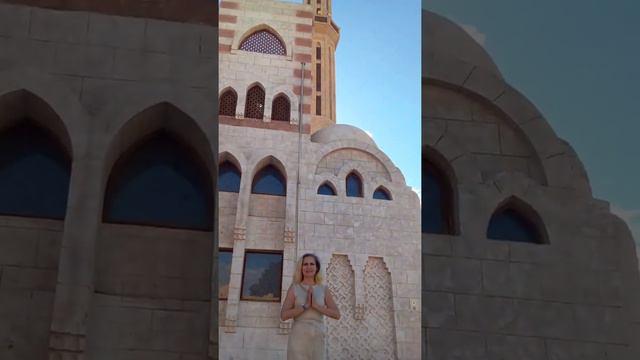 В Египте Елизавета Романова в мечети Шарм-эль-Шейха в Новом 2022 году! смотреть онлайн