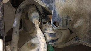 Замена втулок стабилизатора Тойота Альфард