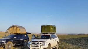 Палатка АРБ и Маджолина при сильном ветре