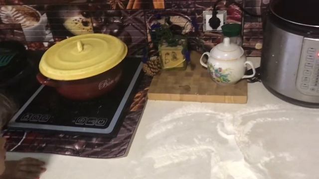 Полина учит стих. Жарим пирожки. смотреть онлайн