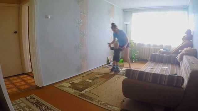 Как научить ребенка кататься на роликовых коньках?
