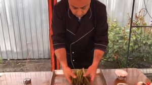 Спаржа. Как собирать и чистить спаржу. Рецепт спаржи на костре. Грибы на мангале.