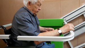 Суд в Челябинске встал на сторону инвалида, которы...делал подъемник, но в ТСЖ инициативу не оценили