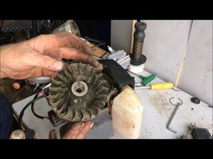 Нет искры.Маховик бензо_триммера не традиционной ориентации!)