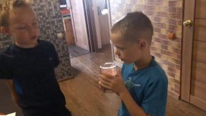 Арбузный сок. Как сделать сок из арбуза. Микс красного и желтого арбуза