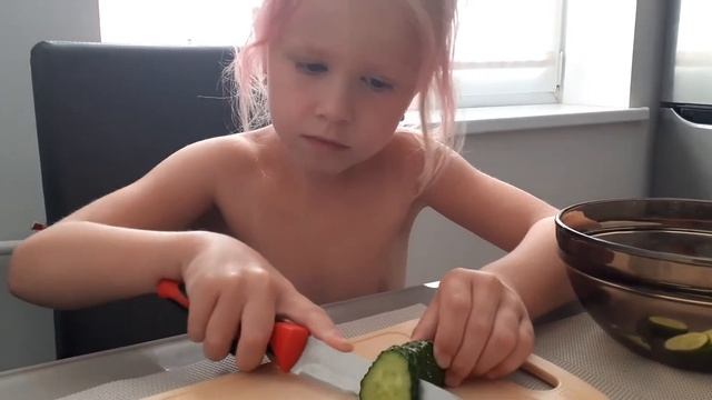 Сашка делает салат смотреть онлайн