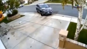 Осторожно! Женщины за рулем. Приколы с женщинами за рулем)))Это что-то)))