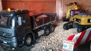 Tamiya Mercedes-Benz Arocs 3348 & Huina 1580