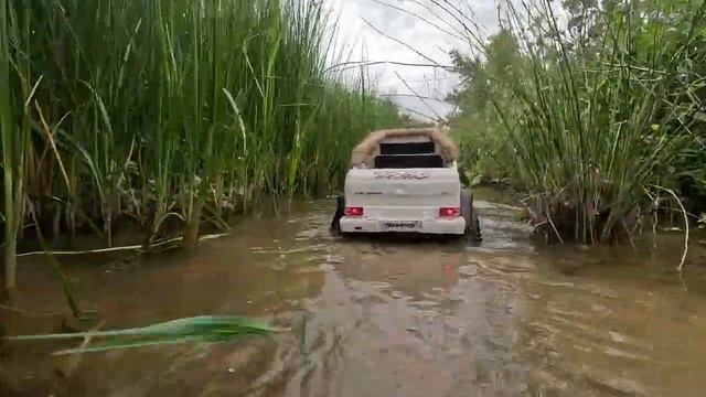 II PARTE RC Mercedes Benz TRX6 AMG 63 Underwater images exploring the river